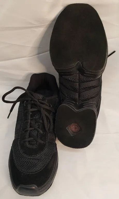 Jao -- Split Sole Sueded Dancesneaker -- Black