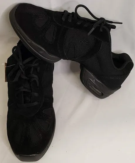 Logan -- Sueded Split Sole Dancesneaker -- Black