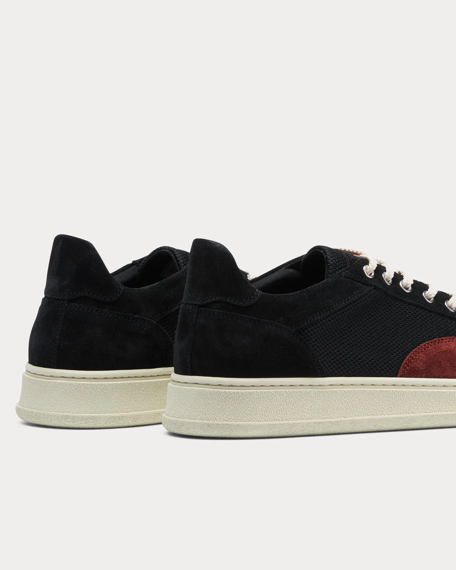 Meander Black / Red Low Top Sneakers